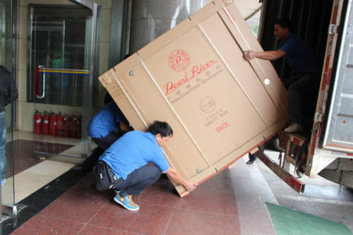 普兰钢琴贵重工艺品无忧运